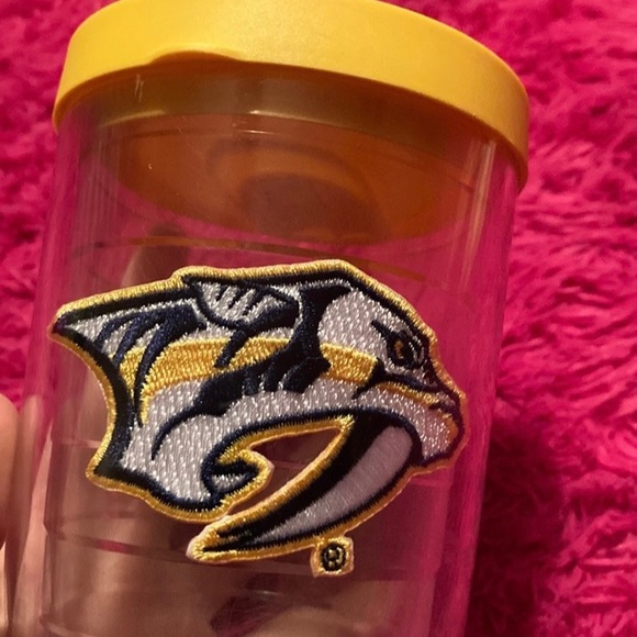 NASHVILLE PREDATORS Tervis Tumbler Cup - Picture 2 of 9